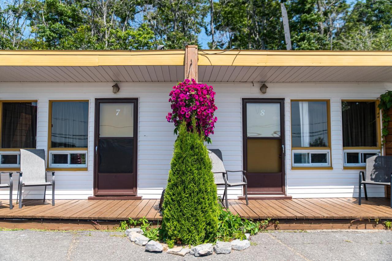 Motel Ile D'Orleans Sainte-Petronille Exterior photo